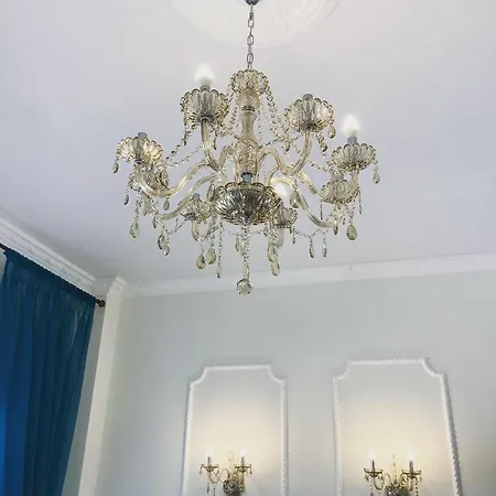 Ulyana - Ancient Greece In Center سارتي