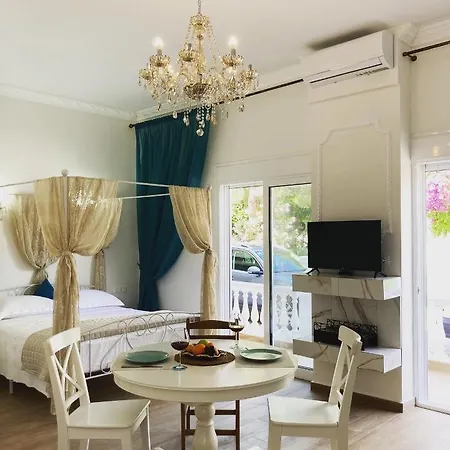 Ulyana - Ancient Greece In Center شقة